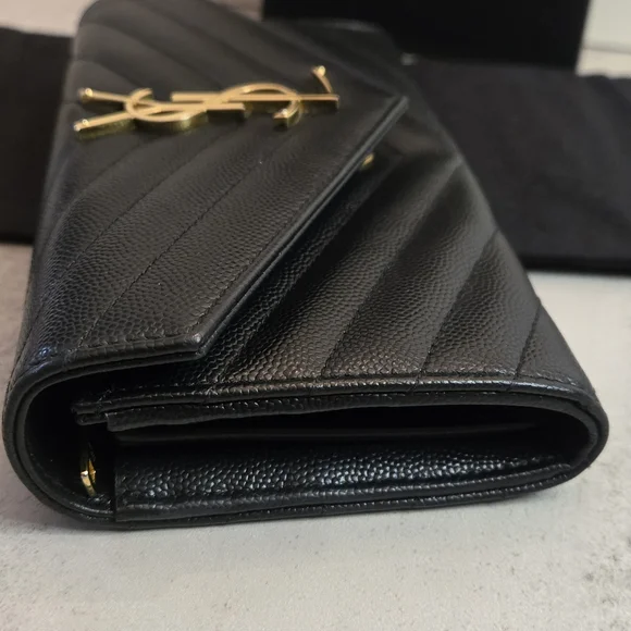 Saint Laurent Grain De Poudre Matelasse Chevron Monogram Flap Wallet - Black - Picture 4 of 15